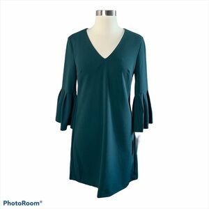 Donna Morgan NWT Emerald Green Bell Sleeve Dress